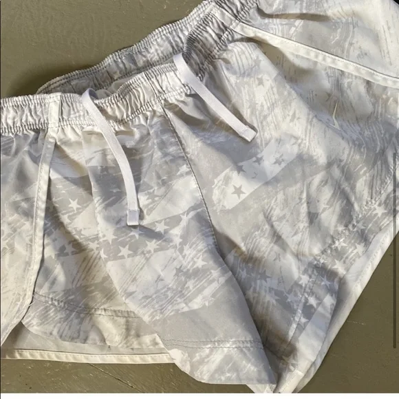 Nike girls athletic shorts size small! - Picture 3 of 6